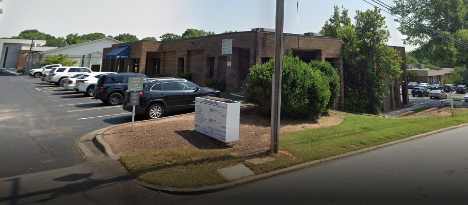Forsyth Eye Health and Surgery office building and parking lot on Lyndhurst Avenue