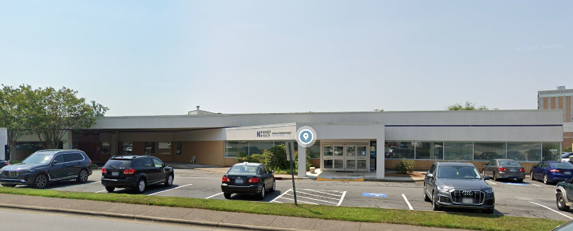The entrance and parking lot of Novant Health Hawthorne Surgical Center
